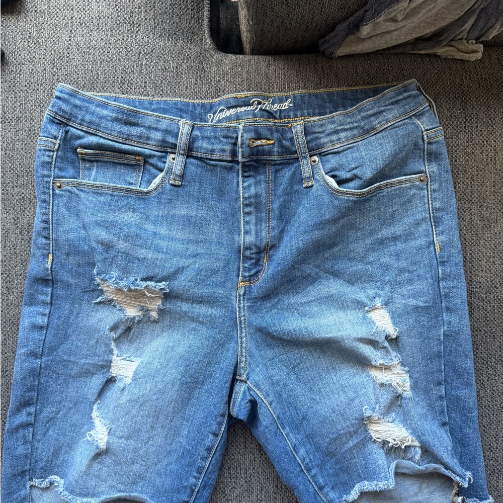 Universal Thread light blue denim shorts with contrast stitching